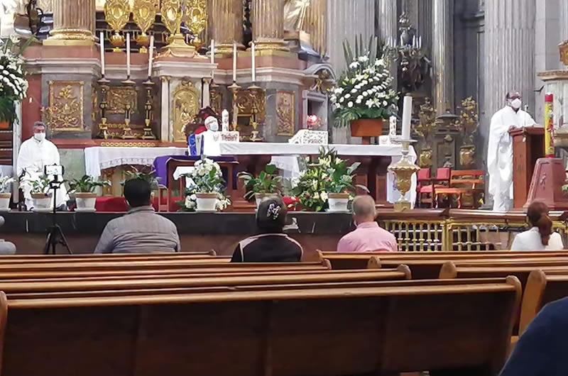 Realizan misa en la Catedral en honor al padre Froylan, fallecido por  Covid-19 - 24 Horas Puebla