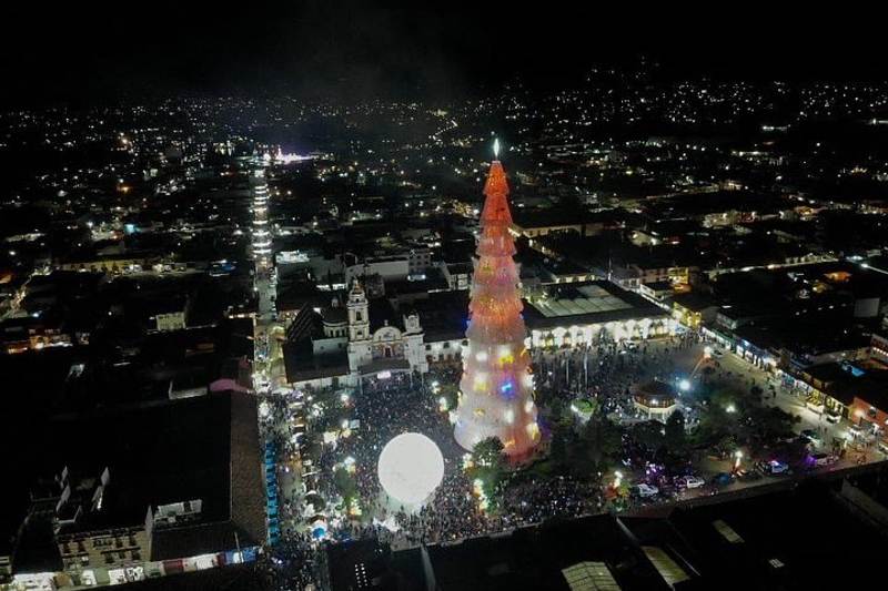 Enciende Chignahuapan su árbol navideño, el más grande del país (+fotos) -  24 Horas Puebla