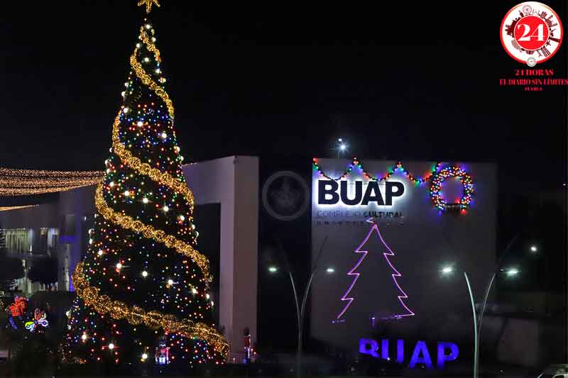 Encienden el monumental árbol de Navidad en el CCU de la BUAP - 24 Horas  Puebla