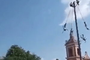 Volador de Papantla cae durante ceremonia de Día de muertos