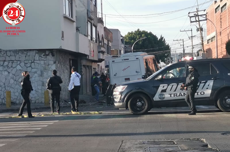 Se impacta ruta 5 con semáforo y una camioneta en la 2 Sur