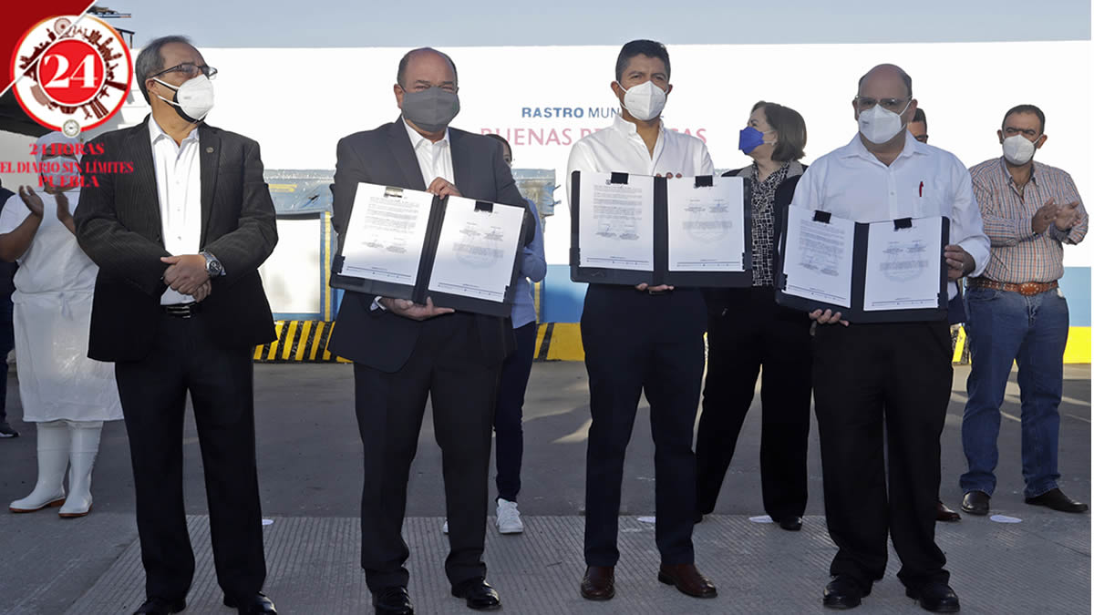 Firma alcalde convenio con la Escuela Superior de Medicina Veterinaria y Zootecnia