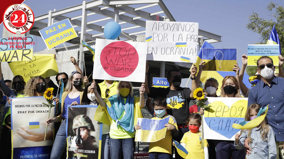 Realiza protesta comunidad ucraniana en Puebla contra la guerra