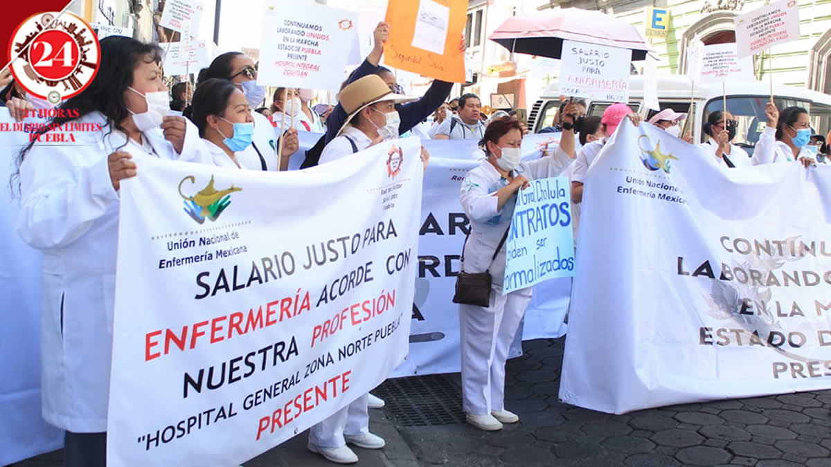 Se manifiesta sector de enfermería en Puebla para pedir mejora salarial