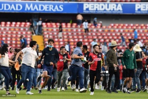 Suspenden a 4 servidores públicos tras trifulca en Estadio Corregidora