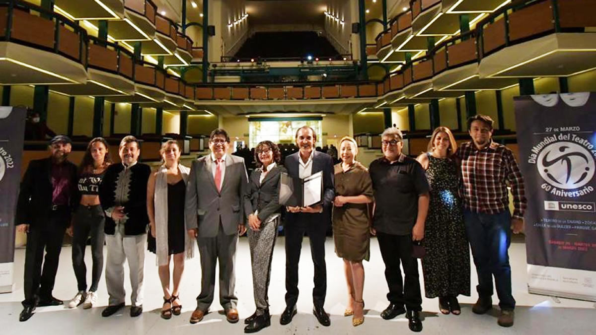 Entrega municipio reconocimientos a iconos del teatro poblano