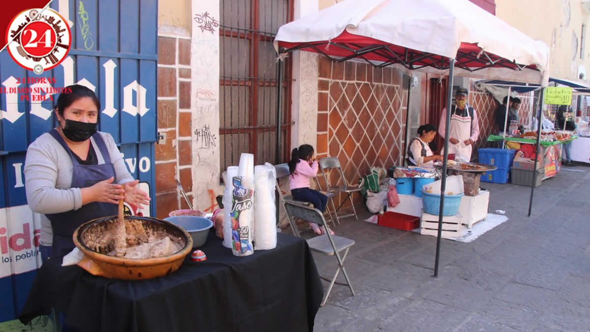 Se instalan vendedores de antojitos afuera de iglesias por miércoles de Ceniza