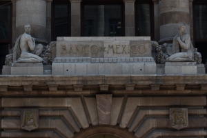 El Banxico ajustó su tasa de interés interbancario 50 puntos base.