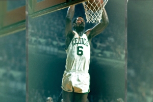 La NBA retiró el dorsal número 6 en todos los treinta equipos participantes, en honor a la leyenda de los Celtics de Boston, Bill Russell