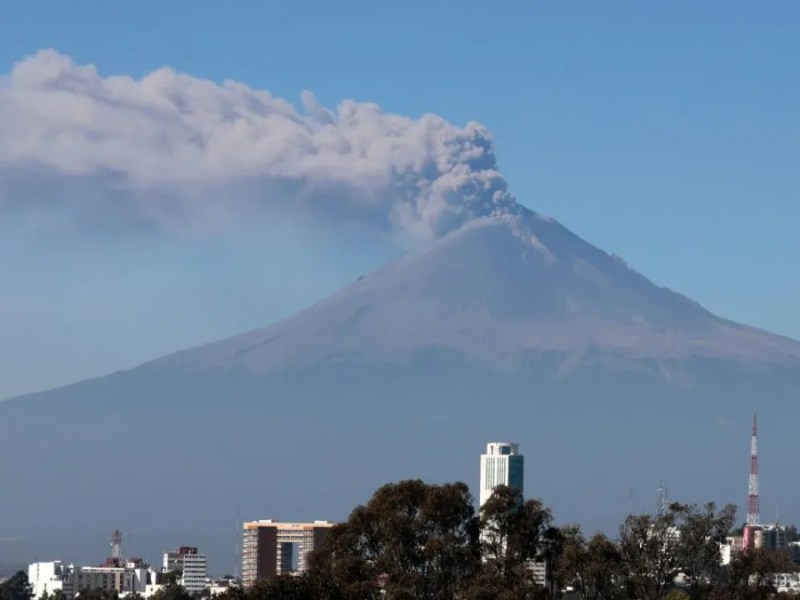 Registran 140 exhalaciones del Popocatépetl, sin caída de ceniza