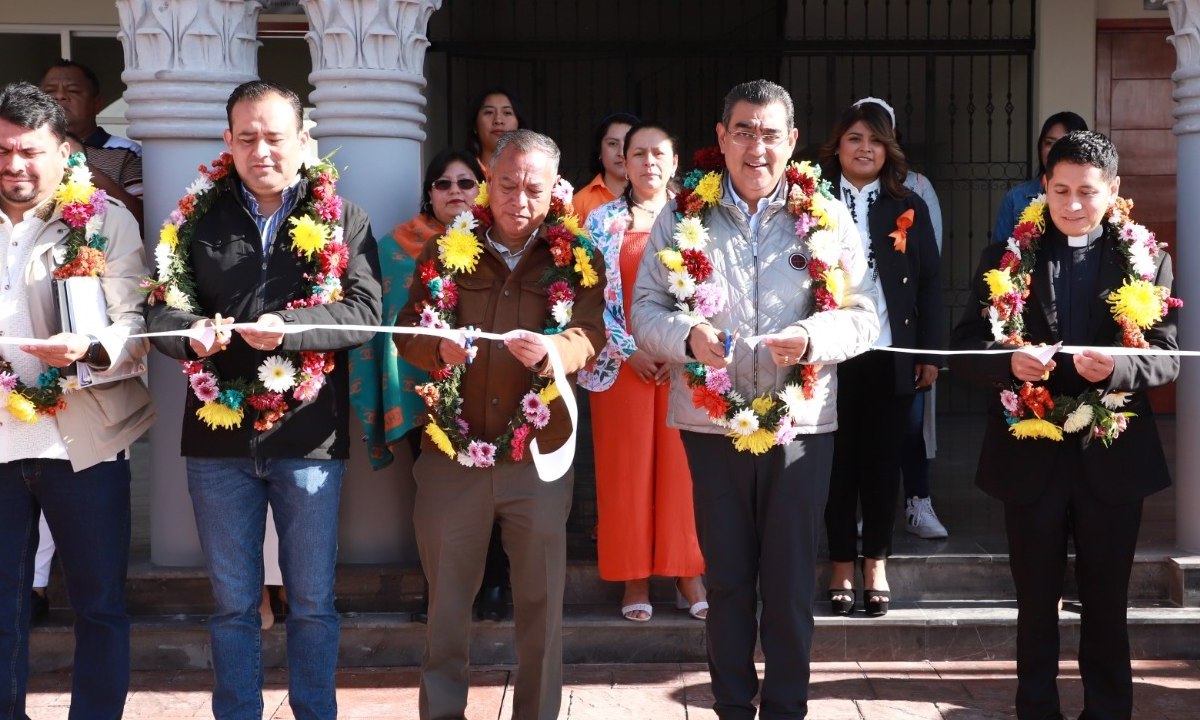 Sergio Salomon /Inaugura alcaldía Xochitlán Todos Santos