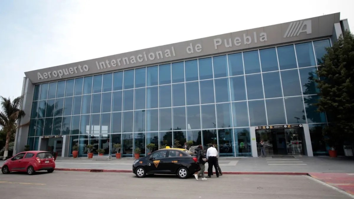 Foto: Cuartoscuro | El Aeropuerto de Puebla tuvo que suspender operaciones por la caída de ceniza volcánica.