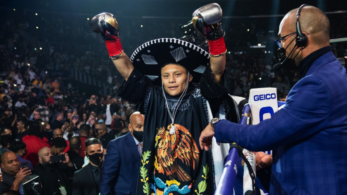 Foto: Ryan Hafey. 'Pitbull' Cruz se convierte en el octavo campeón mundial de México en el boxeo profesional.