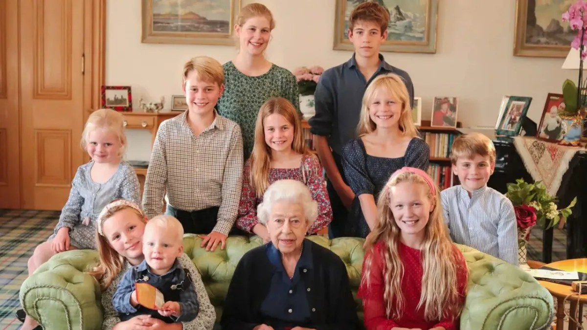 Foto: Especial | La agencia Getty Images expuso que la fotografía de Isabel II con sus nietos estaría alterada.
