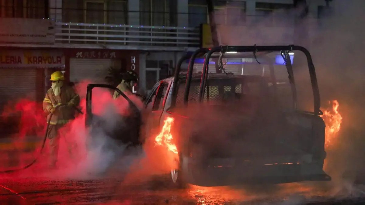 Guerrero: Normalistas queman patrullas y presuntamente retienen a 14  guardias nacionales - Diario 24 Horas Puebla