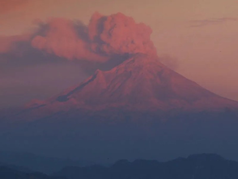 Van 140 personas atendidas por ceniza del volcán Popocatépetl