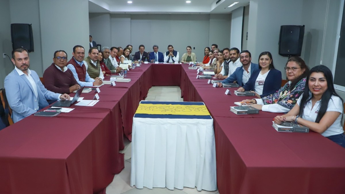 Reunión de Ricardo Monreal y Nuvia Mayorga en Puebla