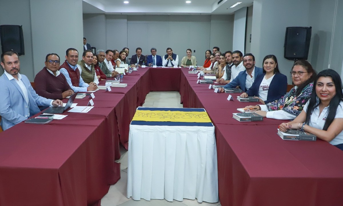 Reunión de Ricardo Monreal y Nuvia Mayorga en Puebla