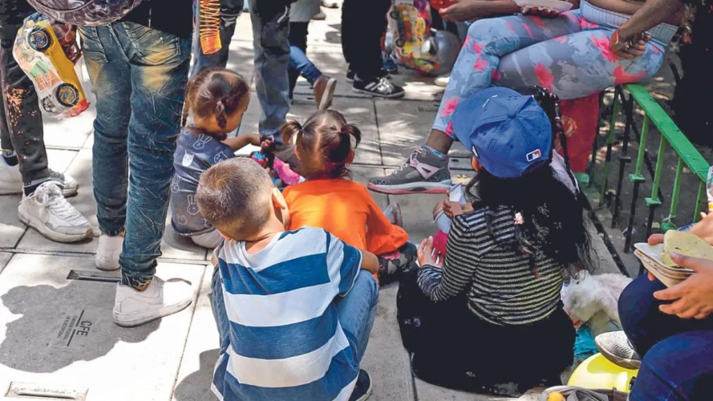 Foto: Especial | Cambios. Los niños migrantes tratan de adaptarse a costumbres mexicanas como juegos y dulces con chile, dijo la diputada Polimnia Romana Sierra.