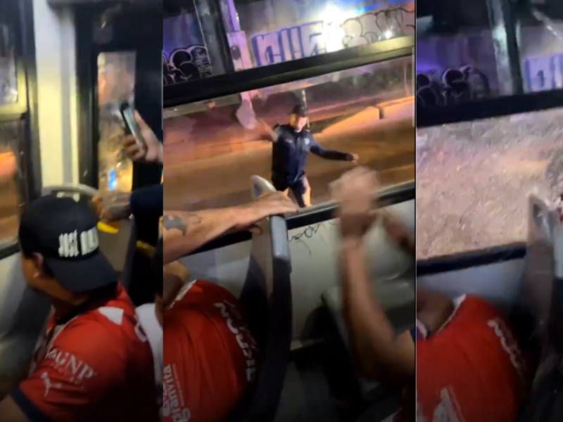 VIDEO: Policía apedrea camión con aficionados de las Chivas