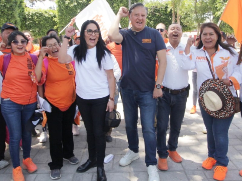 Morales visita el Mercado Municipal y recorre calles de Amozoc