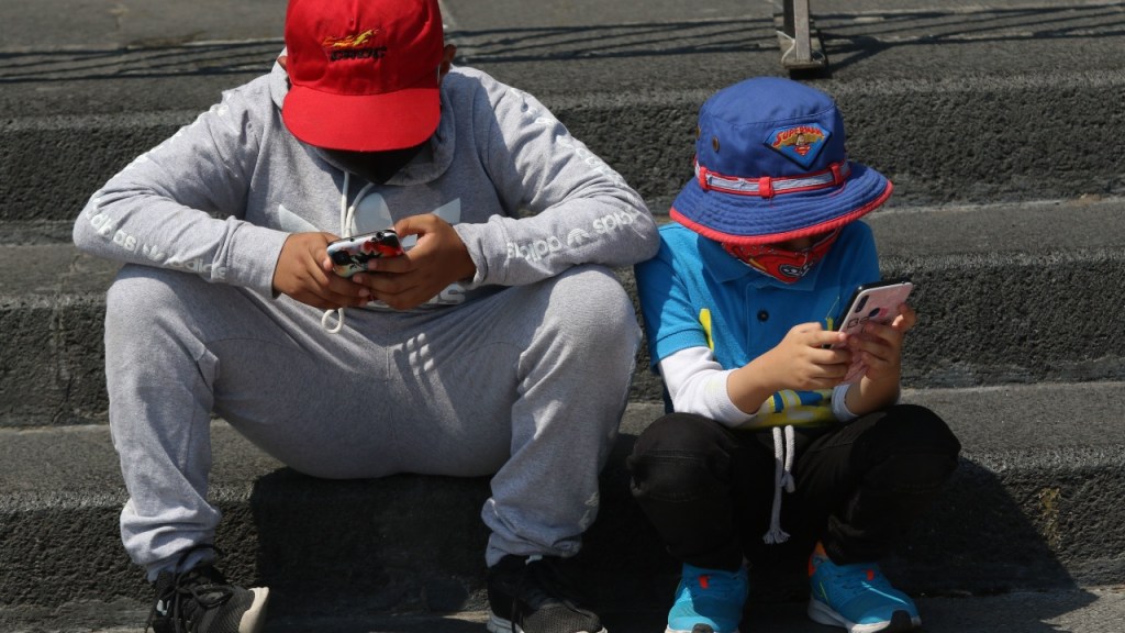 Piden regular celulares en escuelas de Puebla