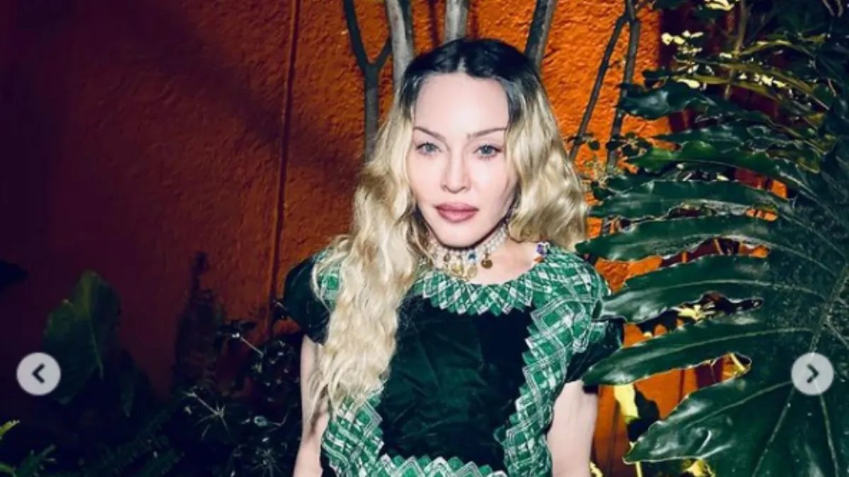 Foto: Especial | Madonna sí visitó a familiares de Frida Kahlo en el Pedregal y tras el encuentro se popularizaron fotos de ella con ropa muy similar a la de la artista mexicana.