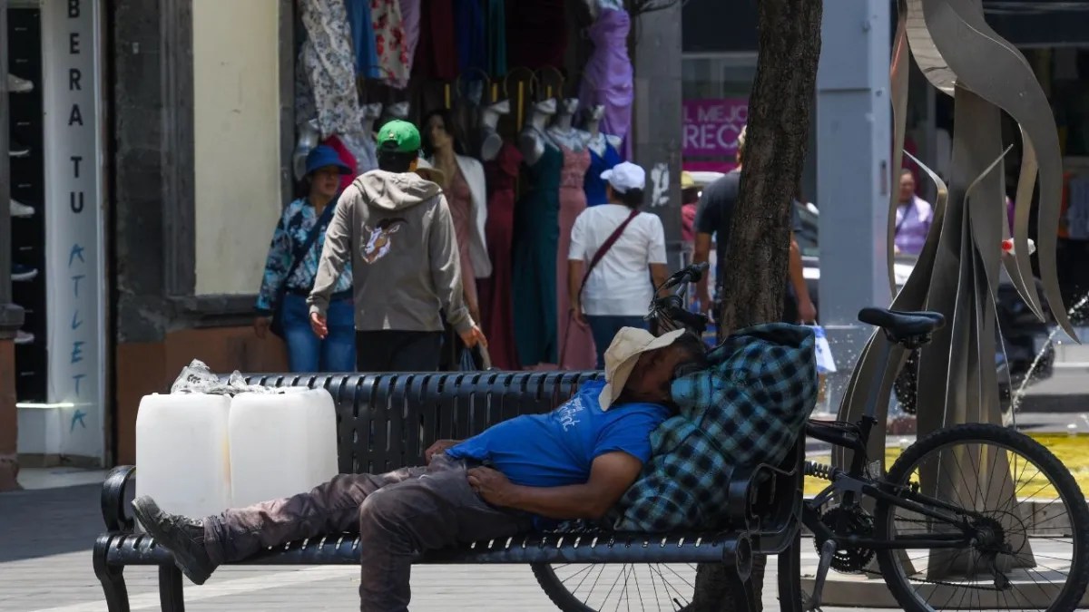 Foto: Cuartoscuro | Calorón. Ciudadanos buscan mitigar las altas temperaturas.