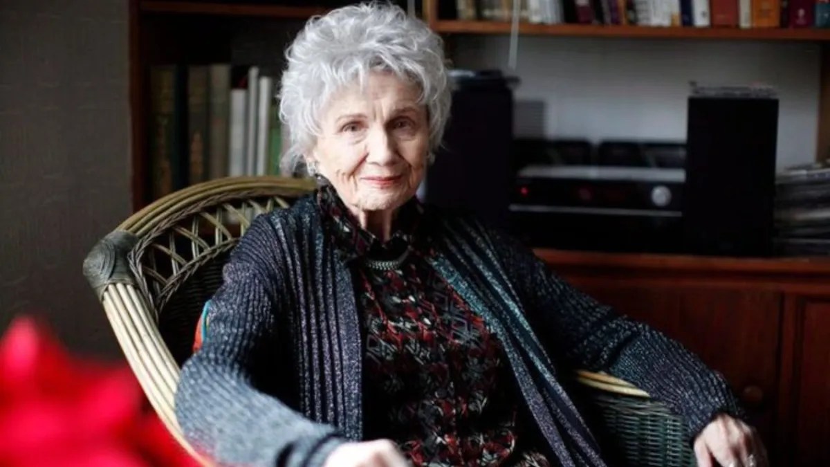 Foto: Redes. A los 92 años de edad, en la misma ciudad que la vio nacer durante la Gran Depresión, ha fallecido la cuentista Alice Munro.