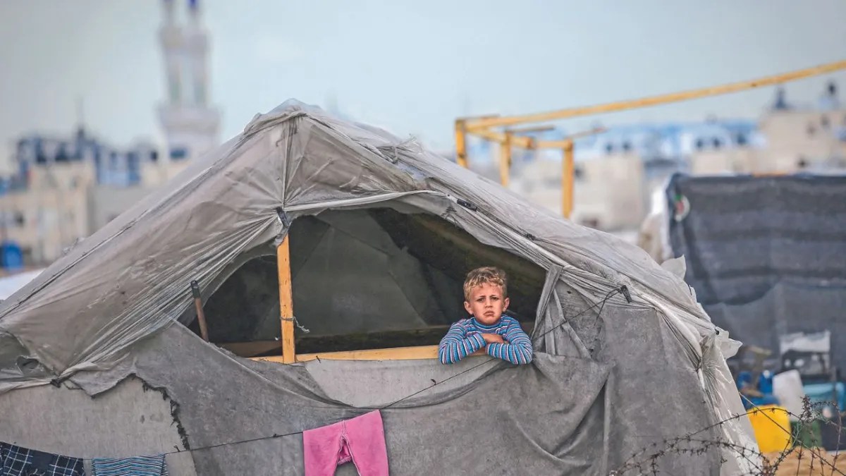 Foto: Especial | GUERRA EN GAZA. Los niños son uno de los grupos más vulnerables, de acuerdo con el Observatorio de Desplazamiento Interno (IDMC).