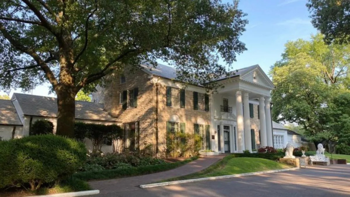 Foto; X @Graceland / Detienen venta de mansión de Elvis por apelación de su nieta
