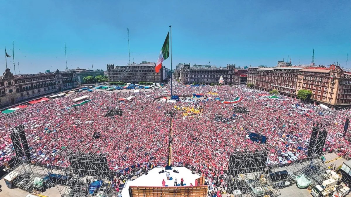 Foto: Especial | Cifra. De acuerdo a los organizadores, más de 1 millón de personas asistieron al Zócalo; según el Gobierno local, de extracción morenista, fueron 95 mil personas.