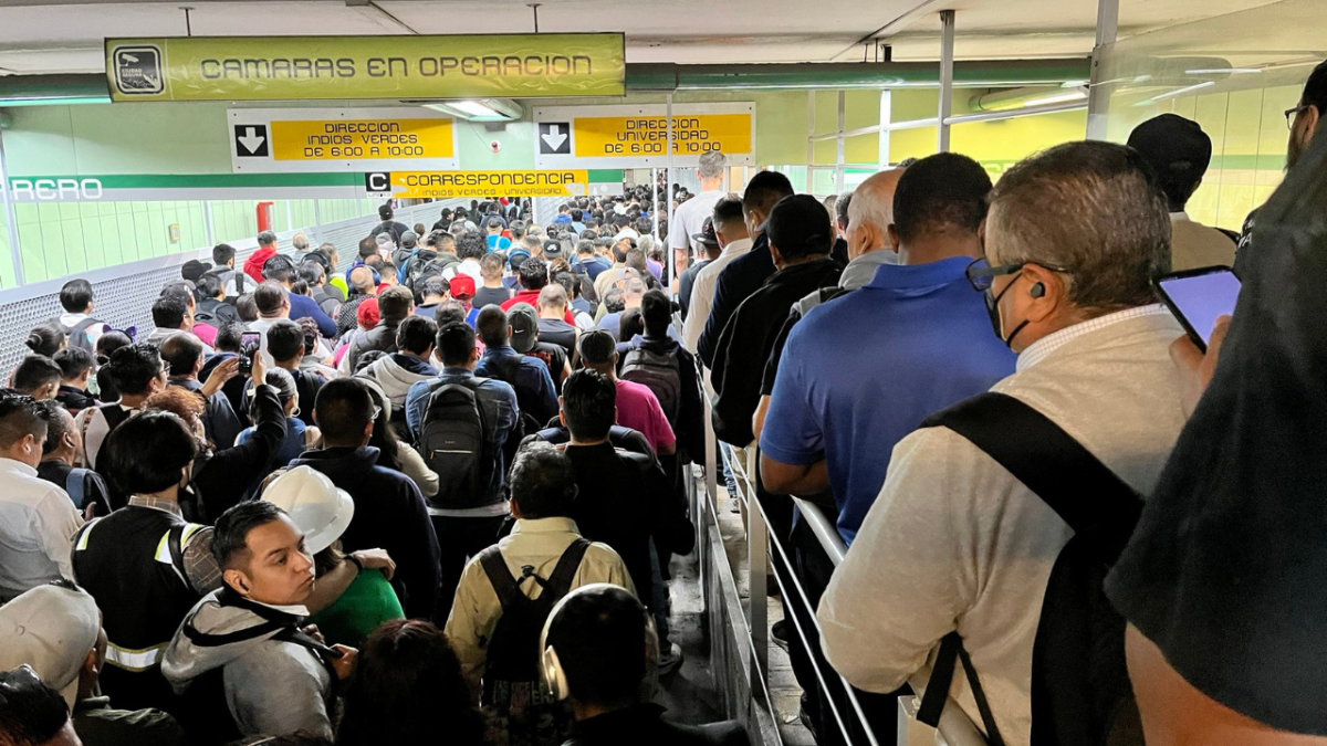 Foto: Especial | En redes sociales, usuarios de la Línea 3 y la Línea B del Metro denunciaron saturación y retrasos en los viajes de la red.