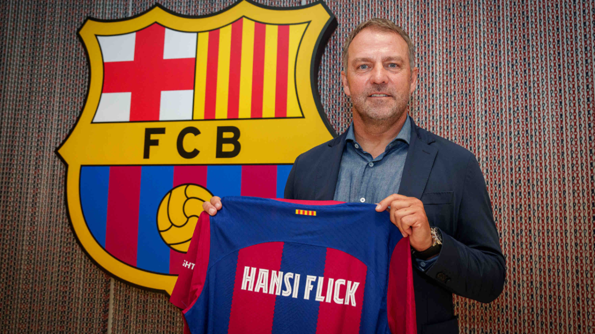 Foto: Especial | Tras el repentino despido de Xavi Hernández, el Barcelona hizo oficial la llegada de Hansi Flick al banquillo blaugrana.