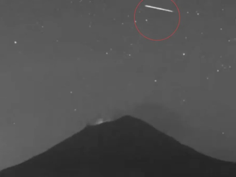 ¿OVNIS en el Popocatépetl? Captan objetos extraños volando sobre el volcán