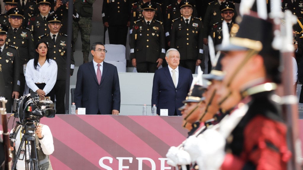 En su último desfile del 5 de Mayo, AMLO asegura que México es soberano