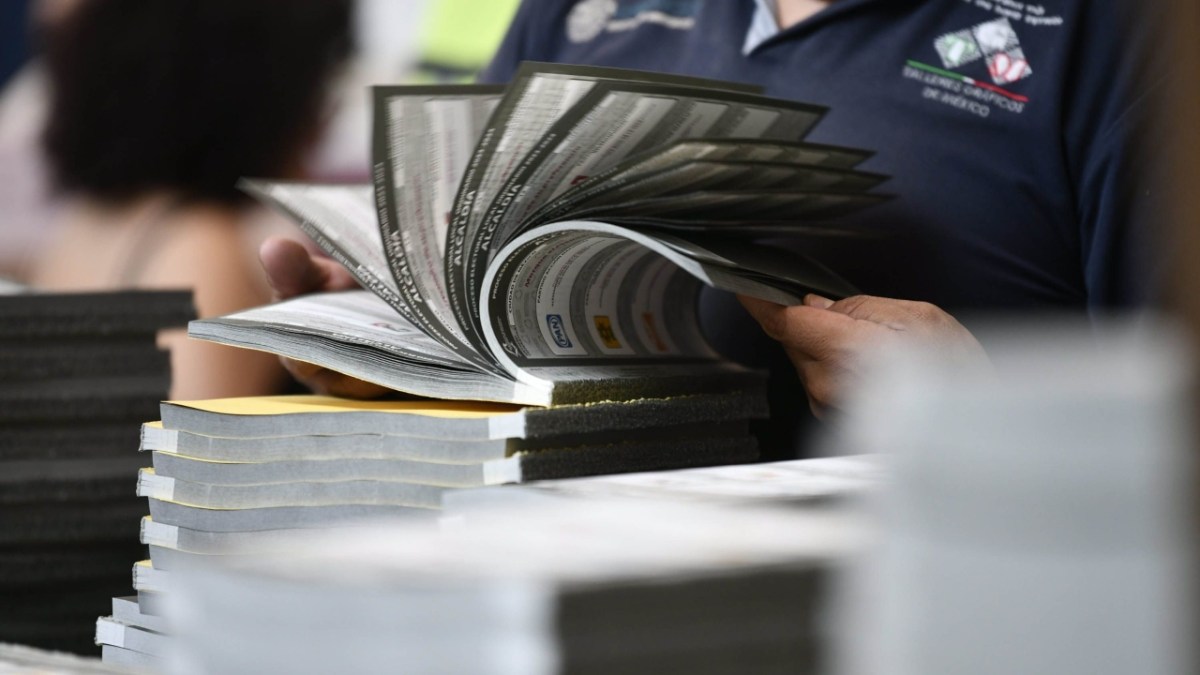 Al entregar paquetería electoral, a un capacitador le hurtaron su auto particular donde trasladaba boletas, informó el IEE Puebla | Foto: Cuartoscuro/Archivo