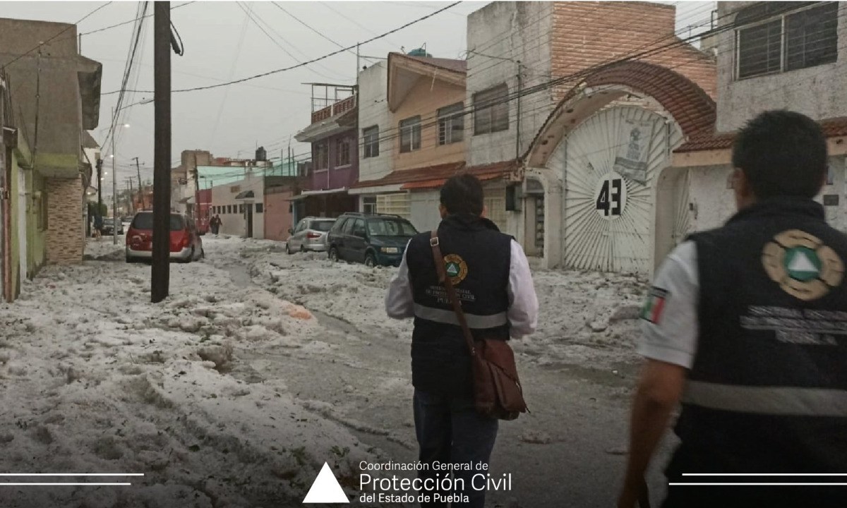 El secretario de Gobernación estatal, Javier Aquino Limón, pidió a la población seguir las recomendaciones en material de protección civil. | Foto: Especial