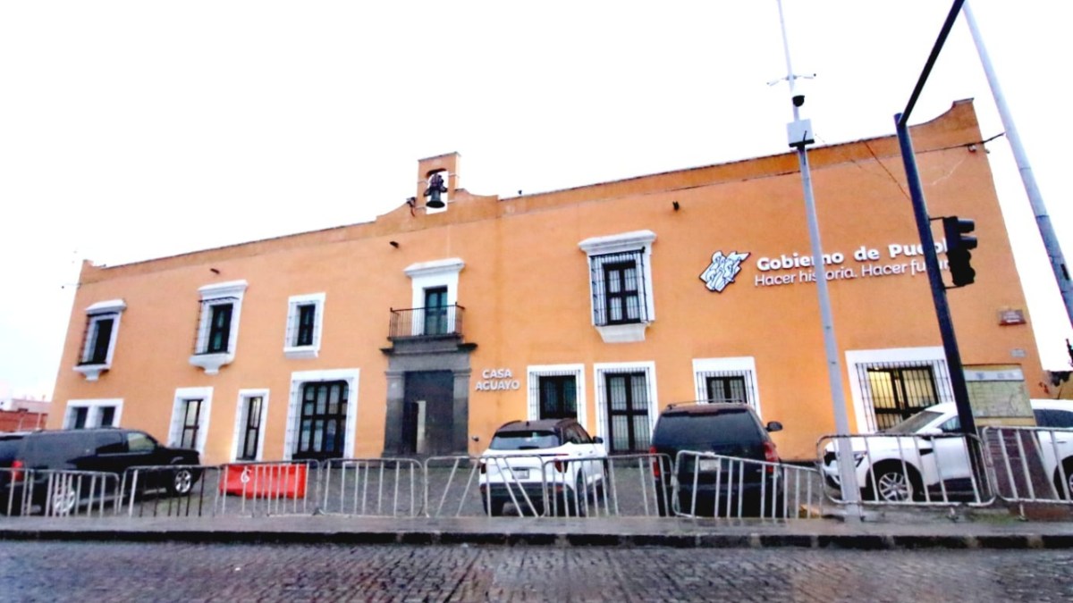 Vivienda particular, baño público y hasta cuartel militar han sido alguno de los usos del gobierno de Puebla | Foto: Alejandro Cortés