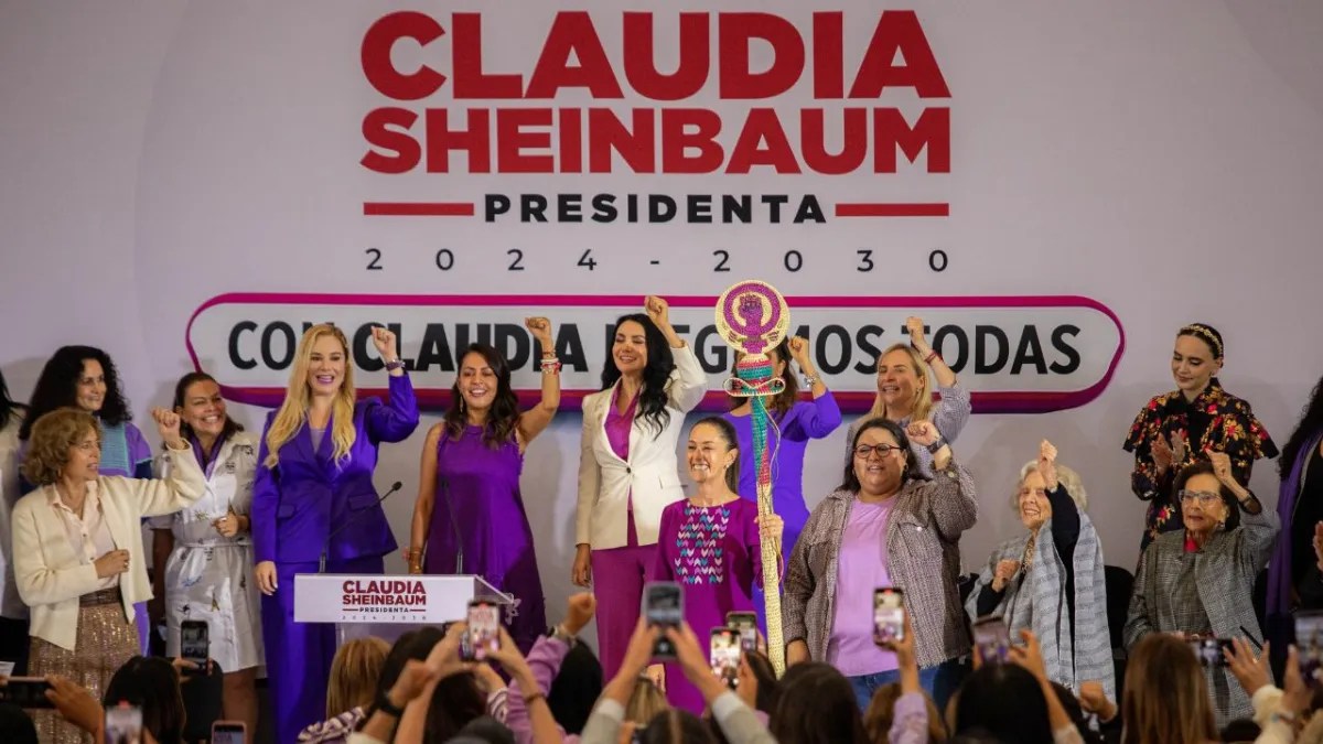 Foto: Miguel Martínez | El bastón es signo de la confianza que las mujeres depositan en la futura presidenta