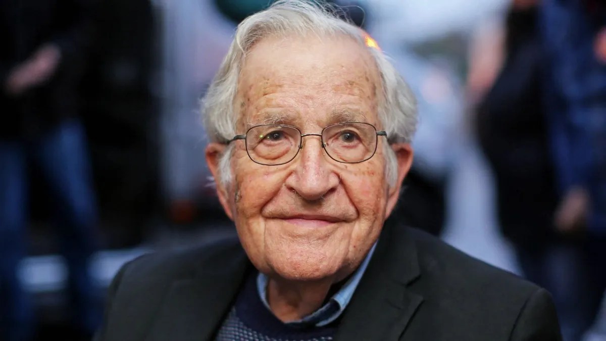 Reportan muerte del lingüista y filósofo Noam Chomsky
