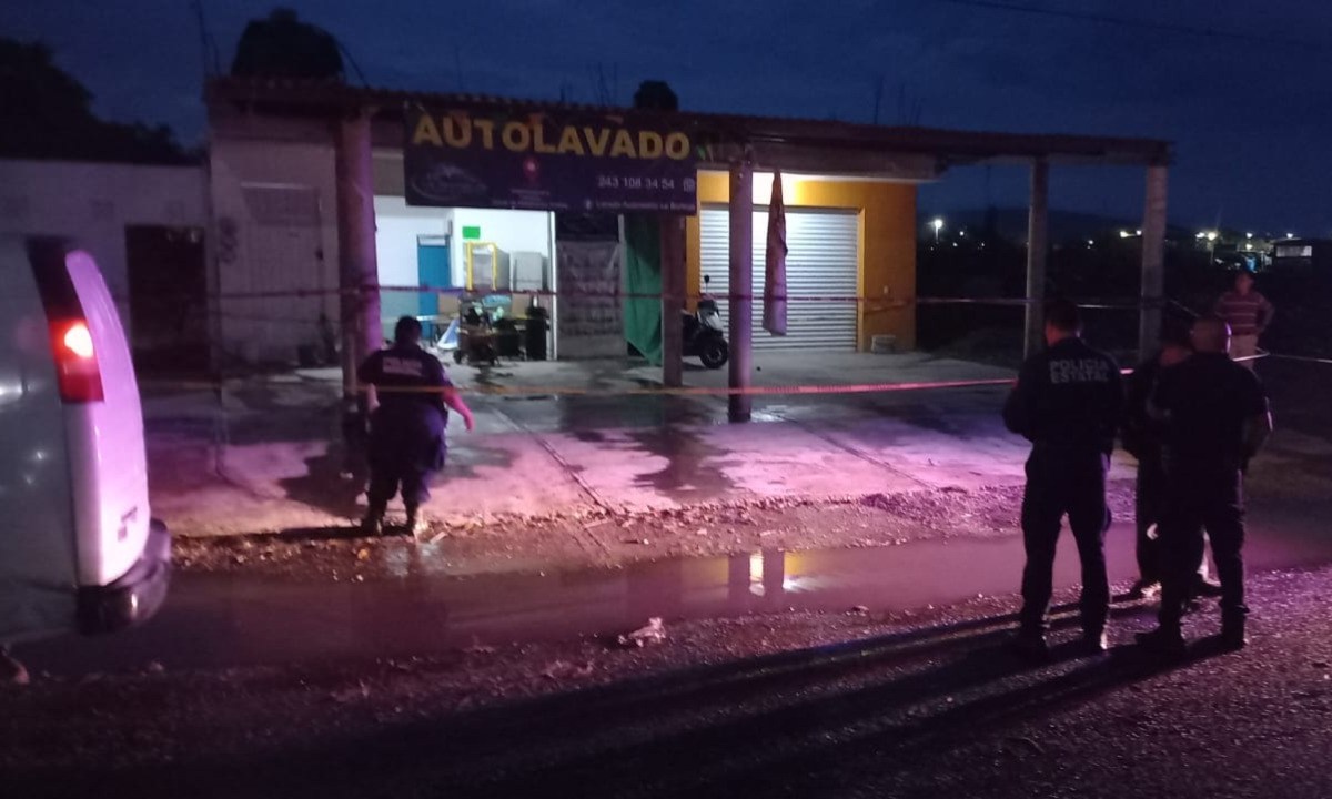 Los hechos ocurrieron la tarde-noche de este jueves en la carretera internacional a Oaxaca, cerca del OXXO del Barrio de los Reyes, en Izúcar de Matamoros | Foto: Especial