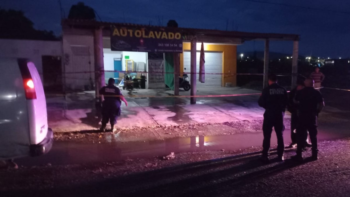 Los hechos ocurrieron la tarde-noche de este jueves en la carretera internacional a Oaxaca, cerca del OXXO del Barrio de los Reyes, en Izúcar de Matamoros | Foto: Especial