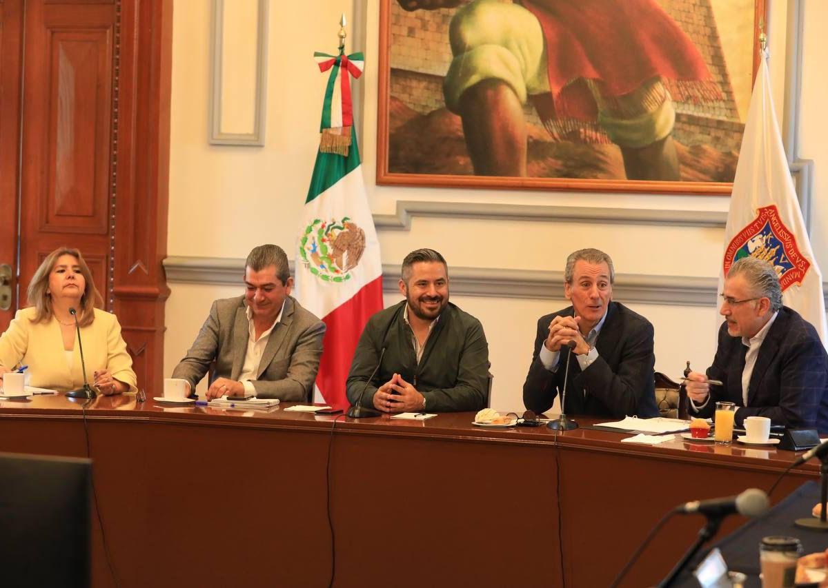 Este miércoles se concretó la primera reunión de trabajo entre los equipos de Adán Domínguez Sánchez, Presidente Municipal de Puebla, y José Chedraui Budib, Presidente Electo, para conocer las dinámicas de las áreas que conforman la administración municipal.