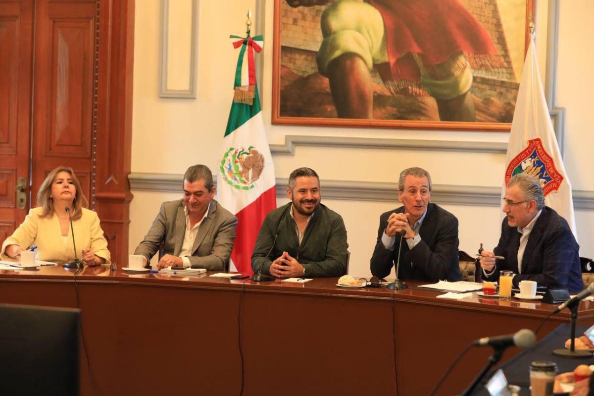 Este miércoles se concretó la primera reunión de trabajo entre los equipos de Adán Domínguez Sánchez, Presidente Municipal de Puebla, y José Chedraui Budib, Presidente Electo, para conocer las dinámicas de las áreas que conforman la administración municipal.