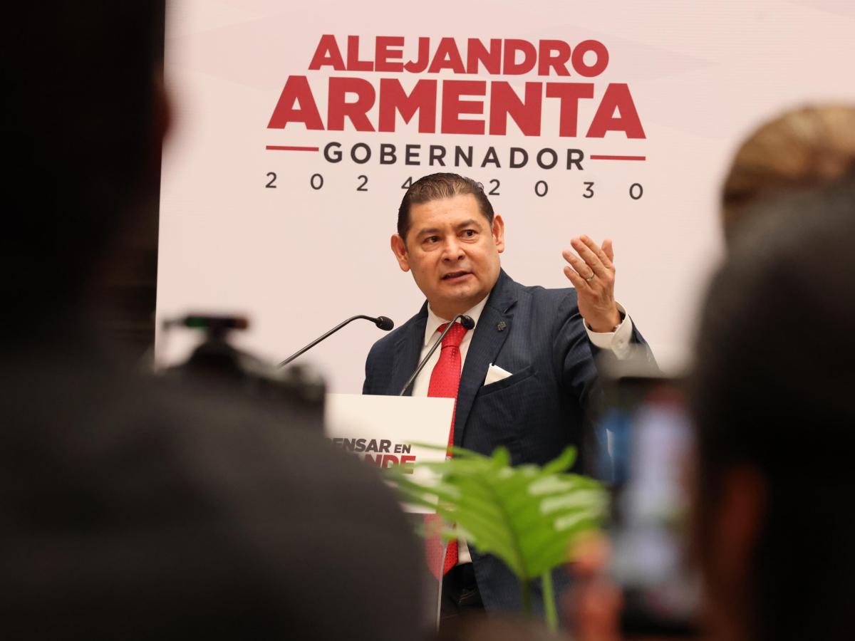 El gobernador electo de Puebla, Alejandro Armenta Mier, ha generado un fuerte debate al declararse pro-vida mientras promueve la despenalización del aborto. En un discurso enfático, Armenta pidió dejar atrás la "hipocresía" y no polarizar el derecho a decidir sobre la vida reproductiva de las mujeres.