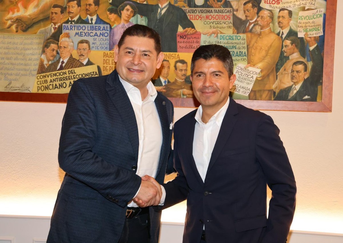 Alejandro Armenta Mier, gobernador electo de Puebla, se reunió este lunes con el ex candidato panista Eduardo Rivera Pérez.