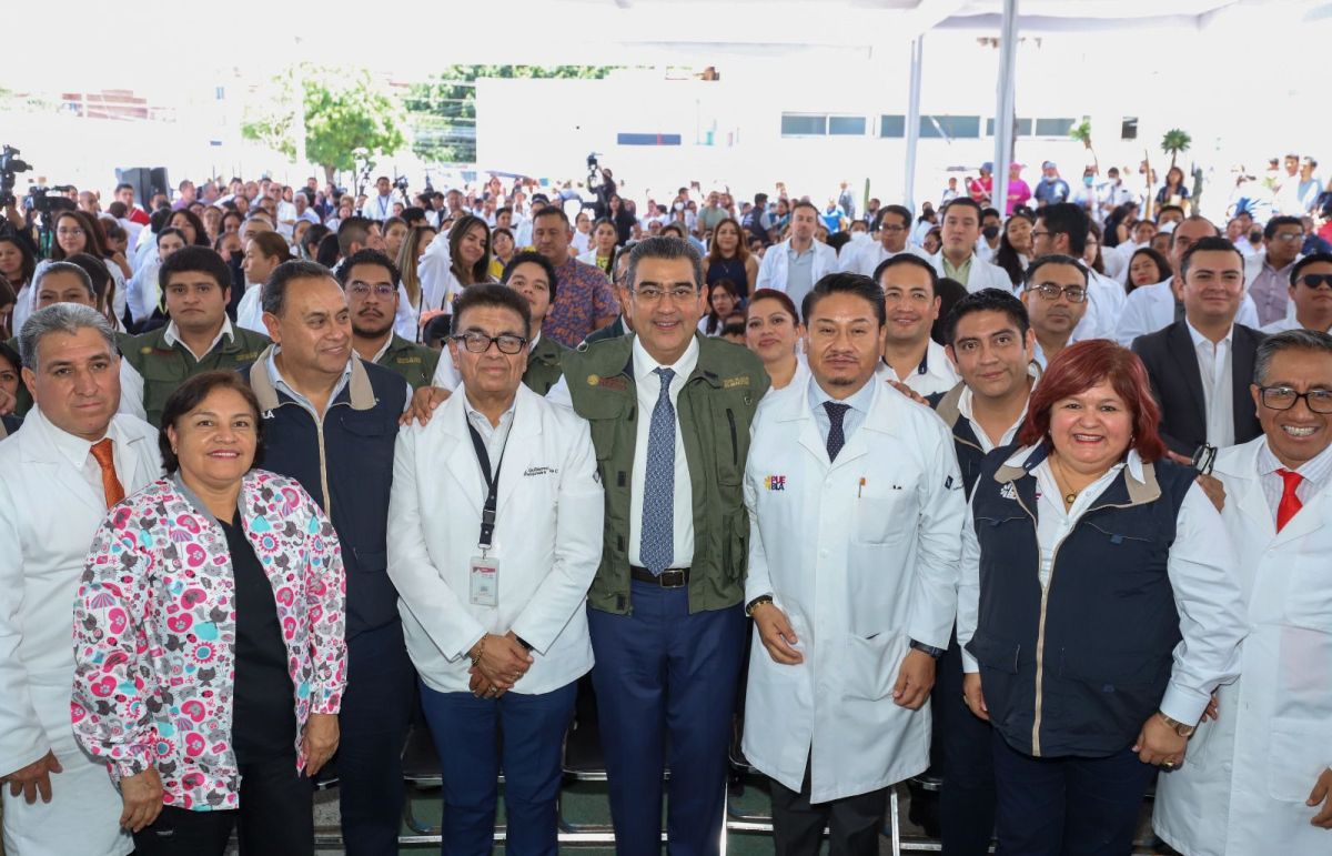 El gobernador Sergio Salomón presidió la inauguración de la Sala de Hemodinamia del Complejo Médico del Sur "Eduardo Vázquez Navarro", el titular del Ejecutivo comentó que, su administración ha demostrado que se ocupa por generar mejores condiciones de vida, así como brindar las herramientas y espacios necesarios para que el progreso y bienestar sean una realidad en la vida de todos los poblanos.