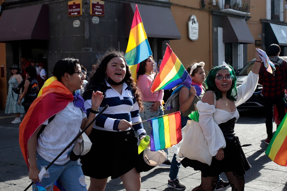 Mediante un comunicado, personas de la comunidad LGBTIQ+ y activistas pidieron a Congreso de Puebla despenalizar el aborto y reconocer los derechos de las infancias trans. Exigen que se cumpla con la regulación hecha por la Suprema Corte de Justicia de la Nación en materia de Interrupción Legal del Embarazo (ILE) y que se haga válido el Reconocimiento a las Infancias Trans antes de concluir su periodo legislativo