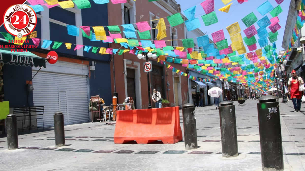 Adornan con papel picado la Calle de los Dulces; ahora es peatonal